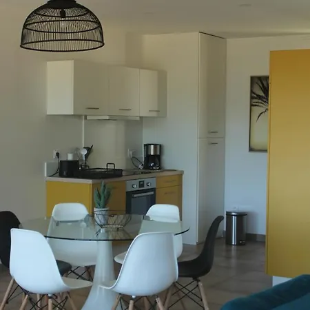 Les Villas Des Jardins De La Fontaine 펜션 사흘라 라 카네다